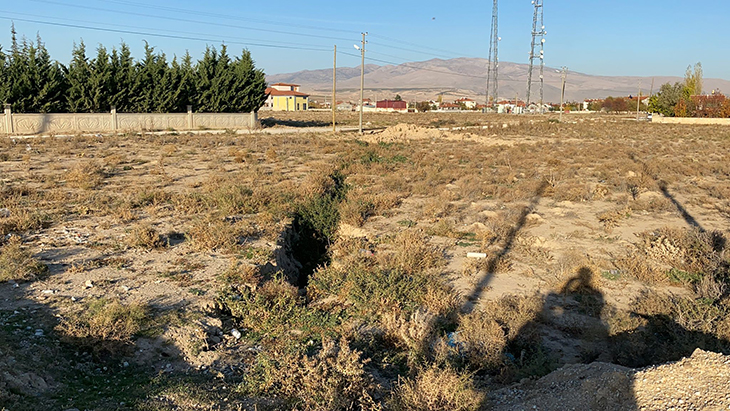 Konya’daki deprem sonrası Bolvadin’deki yarıklar arttı