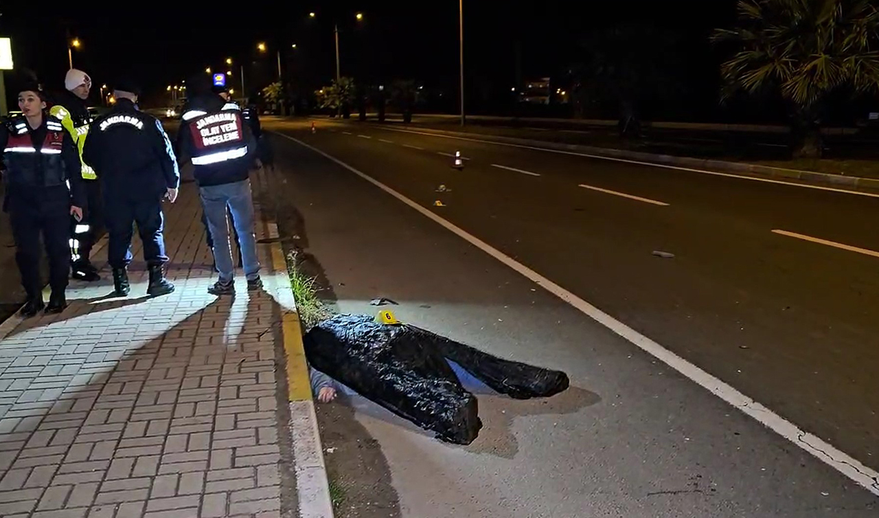 Feci kaza kamerada: Kardeşini korumak isteyen ağabey, otomobilin çarpmasıyla hayatını kaybetti