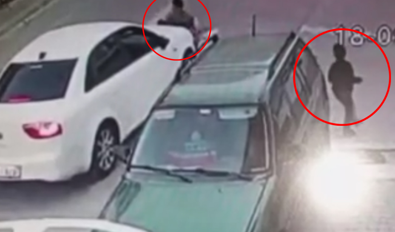 Oğluna araba çarpacağını gördü, kendini otomobilin önüne attı: O anlar kamerada