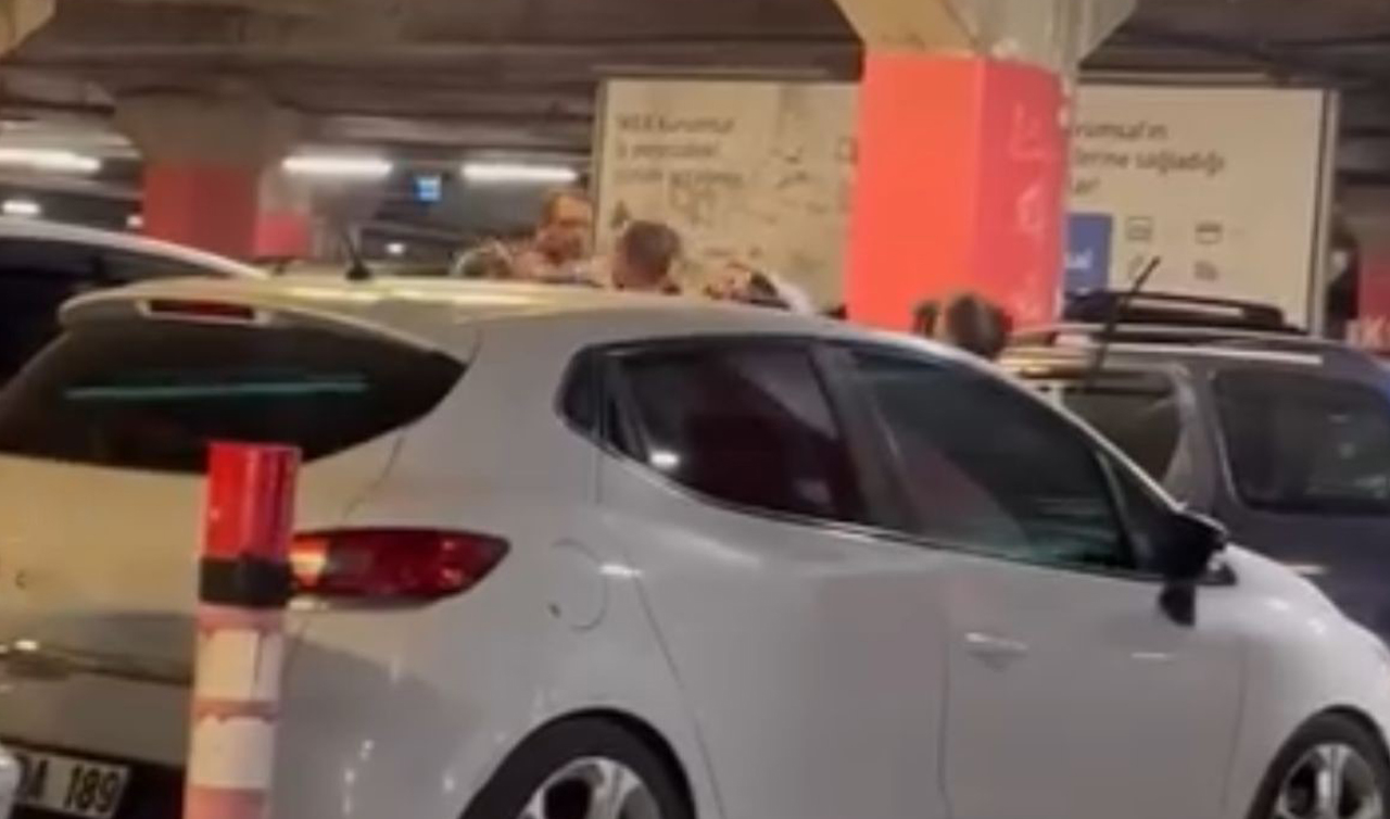 AVM otoparkında iki aile arasında kavga: O anlar kamerada