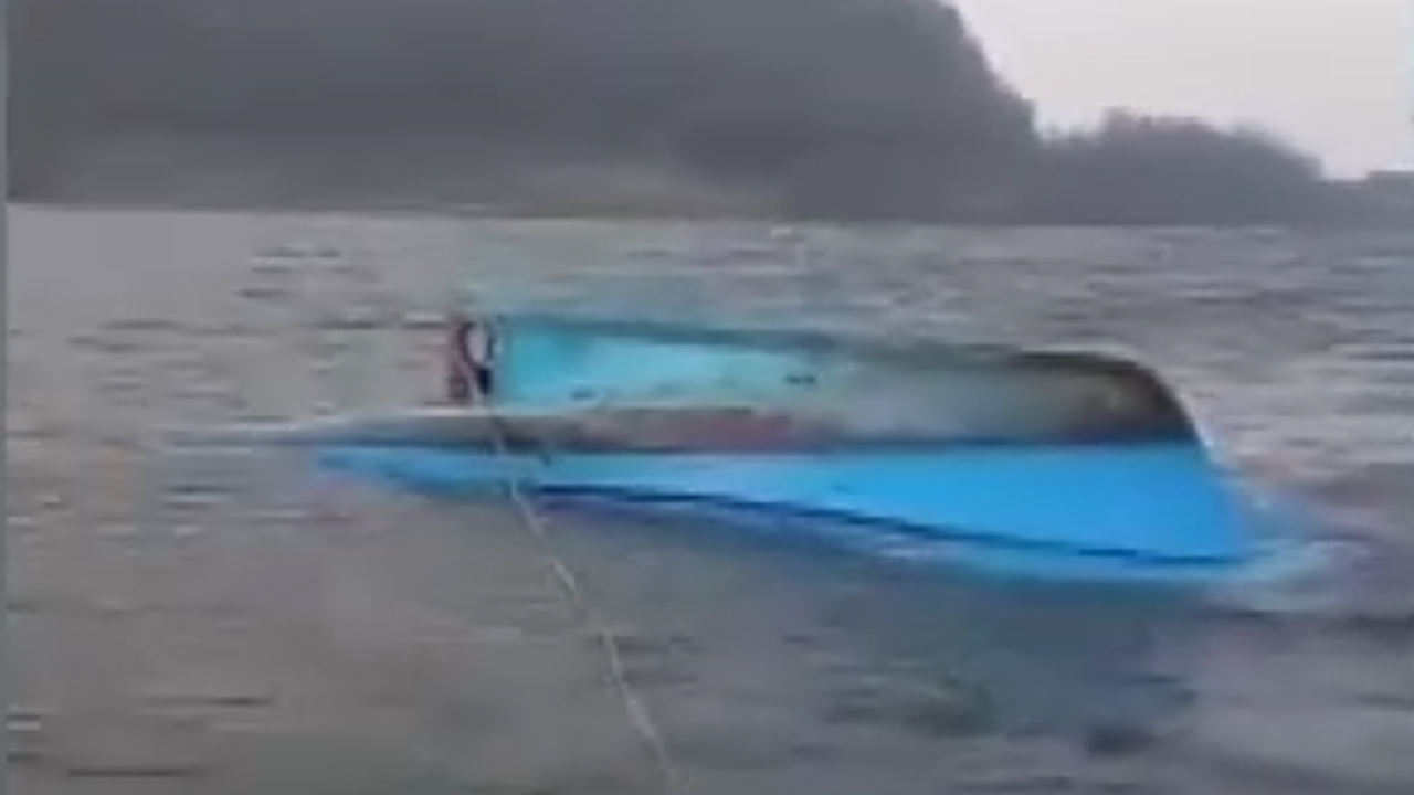 Giresun açıklarında tekne alabora oldu; 1 kişi öldü, 2 balıkçı kurtarıldı: o anlar kamerada