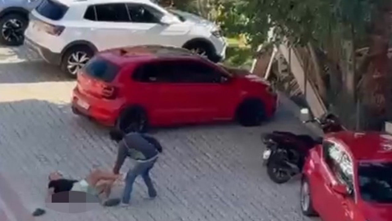 Yaşlı adamı sokak ortasında defalarca bıçaklayıp öldürdü: O anlar kamerada