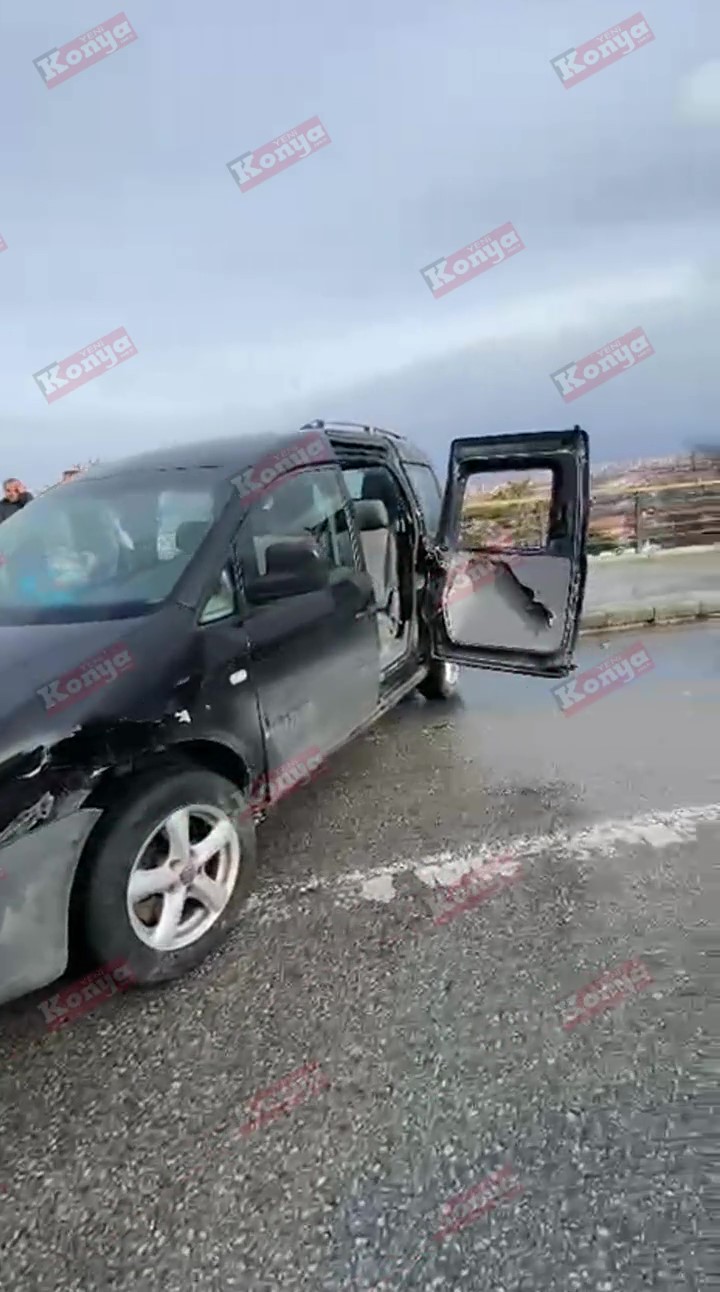 Konya Akyokuş’ta maddi hasarlı kaza! 3 araç çarpıştı 