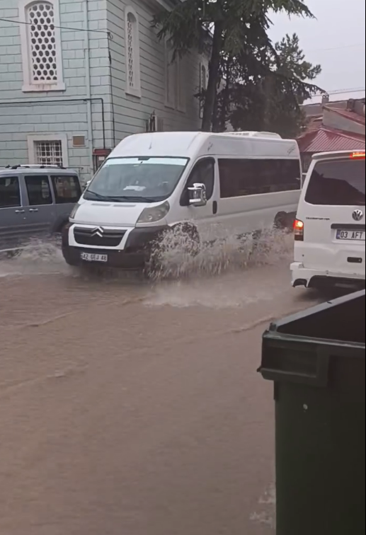 Konya’nın o ilçesinde sağanak etkisini göstermeye başladı! 1