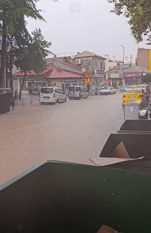Konya’nın o ilçesinde sağanak etkisini göstermeye başladı!