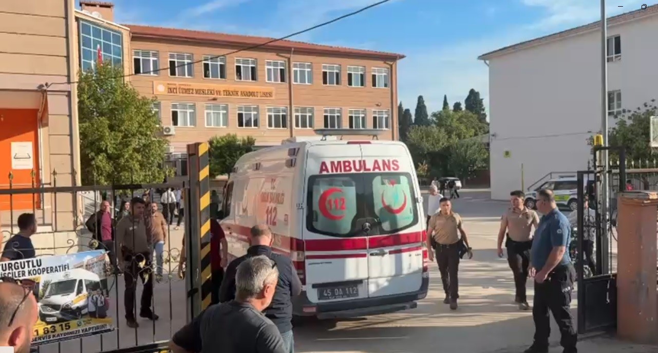 Manisa’da okula silahlı saldırı! Yaralılar var İşte olay yerinden görüntüler 