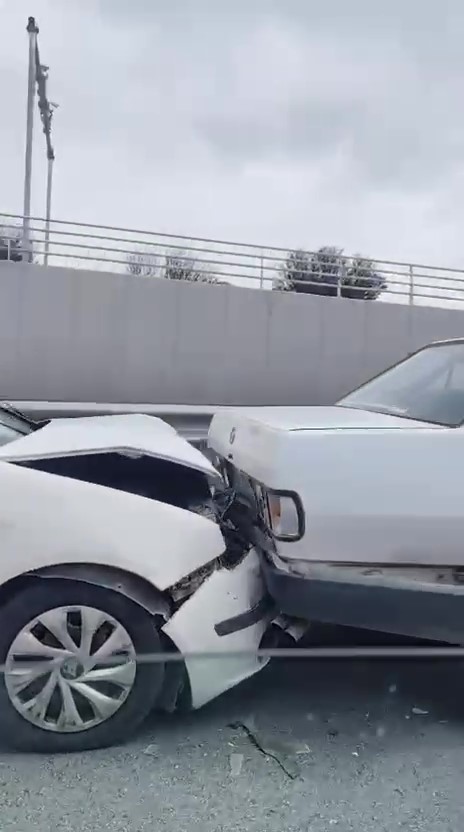 Konya’da alt geçitte zincirleme kaza! 3 araç birbirine girdi
