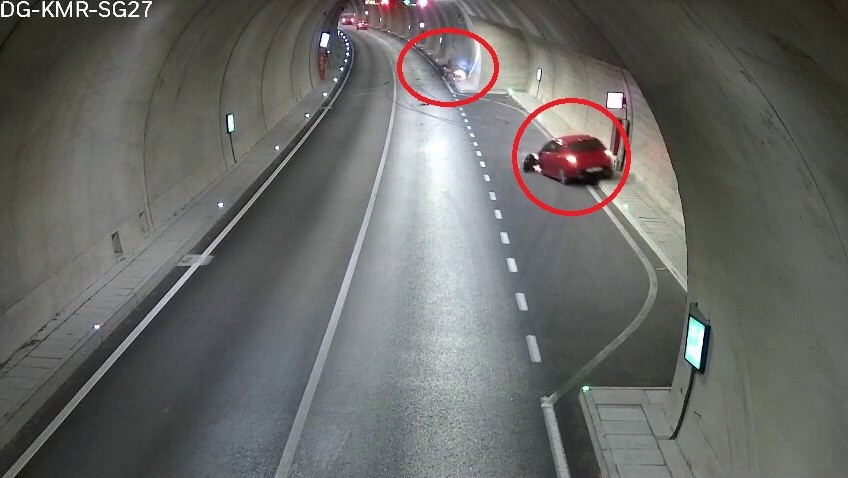 Cinayet gibi kaza kamerada! Karşı şeride geçen otomobil motosiklete çarptı: 1 ölü