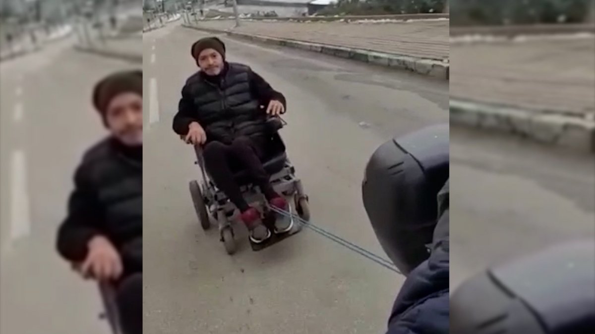 Engelli vatandaşı halatla çekti