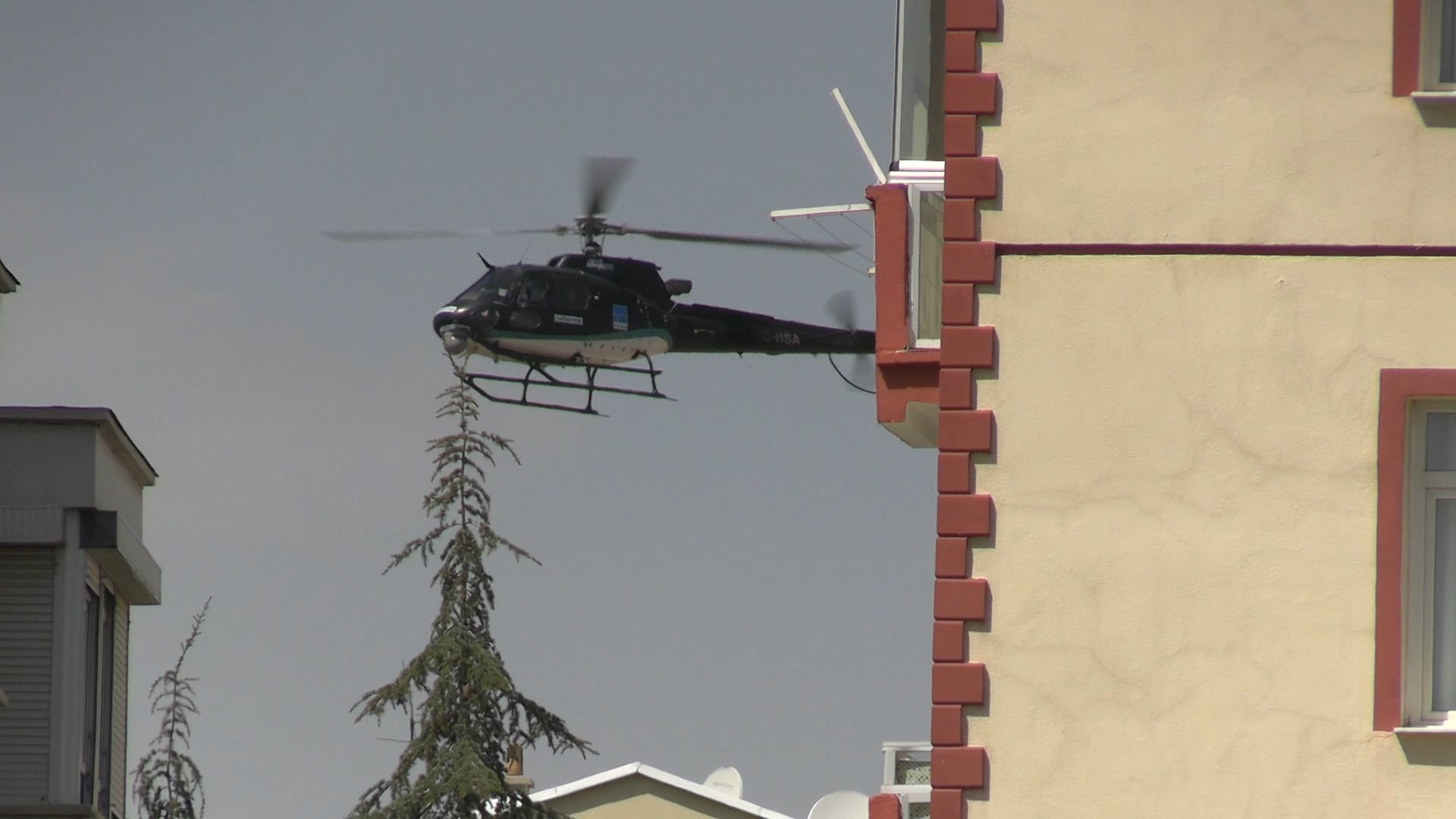 Konya’da çatıların hemen üzerinden uçtu! Gün boyu dolaşan siyah helikopterin sırrı çözüldü