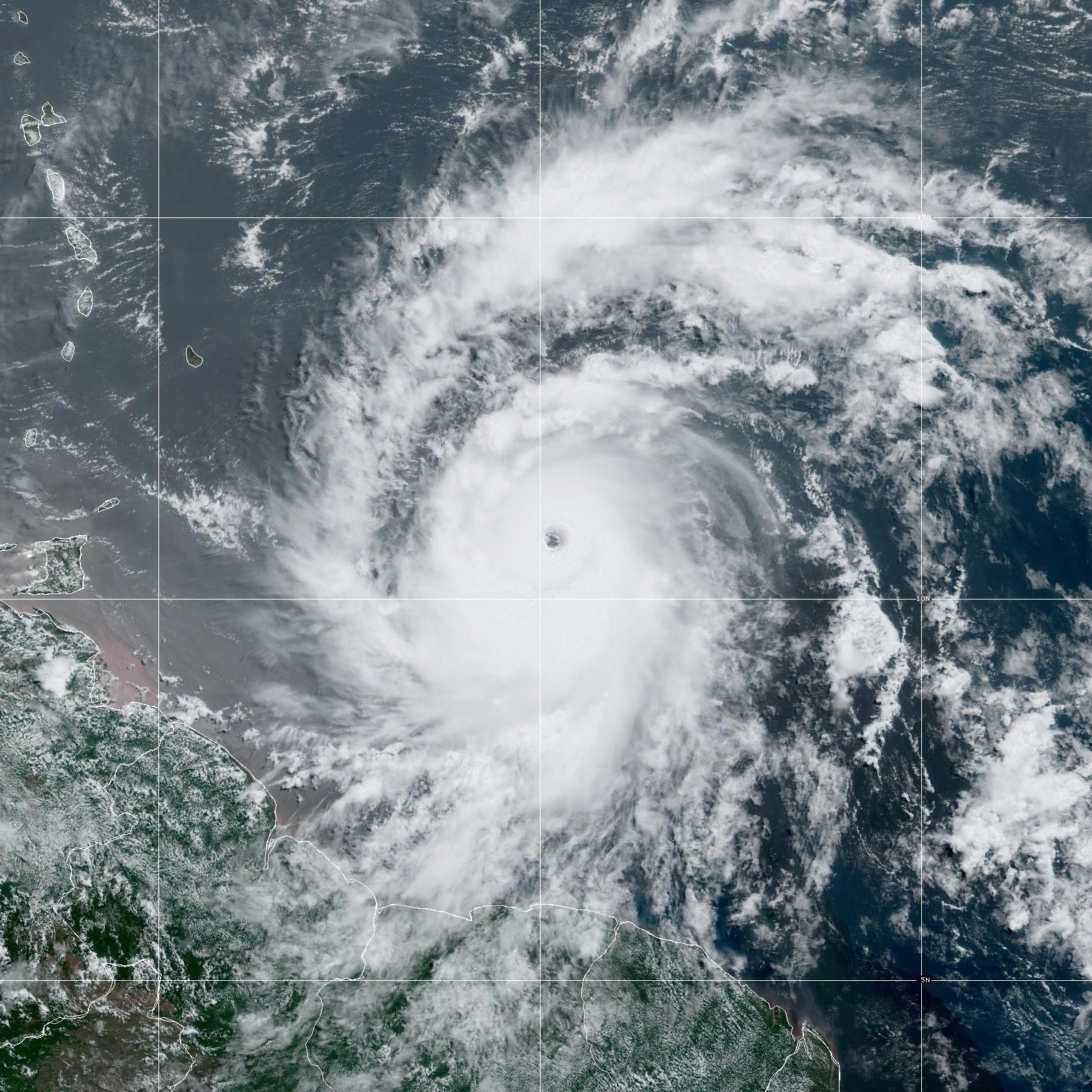 Beryl Kasırgası’nın şiddeti uydu görüntülerine yansıdı