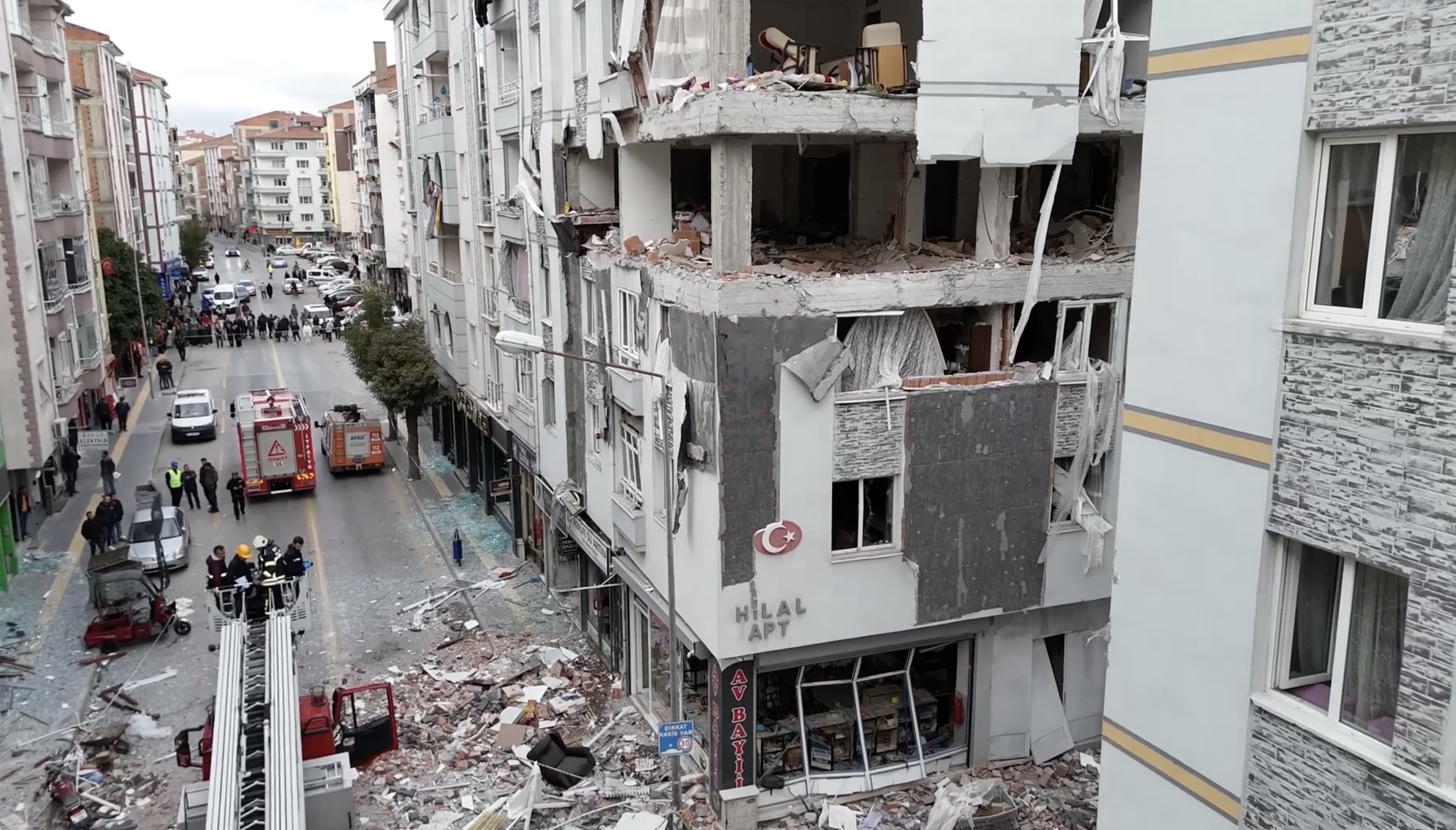 Çorum’daki doğalgaz patlamasının yaşandığı bina havadan görüntülendi