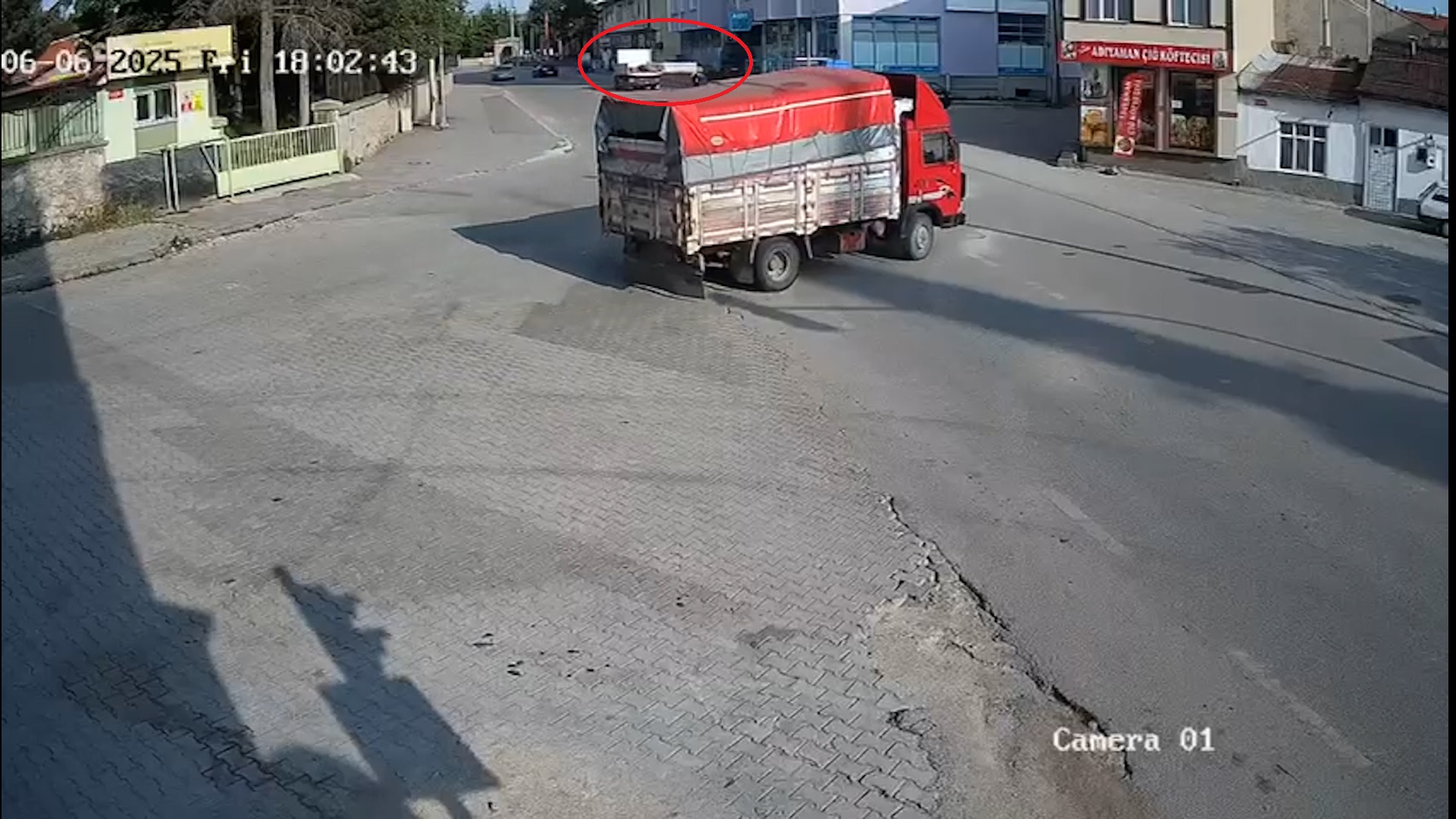 Konya’da 15 yaşındaki Nisanur hayatını kaybetti: Feci kaza kamerada! 