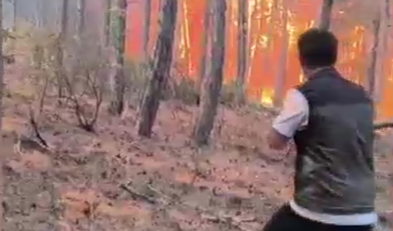Eskişehir’de orman yangını: Müdahale ekibi alevlerin arasına kaldı!