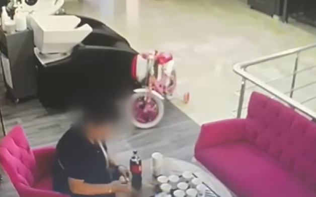 Düğünde şok eden görüntü: Eltisi içeceğine ilaç attı