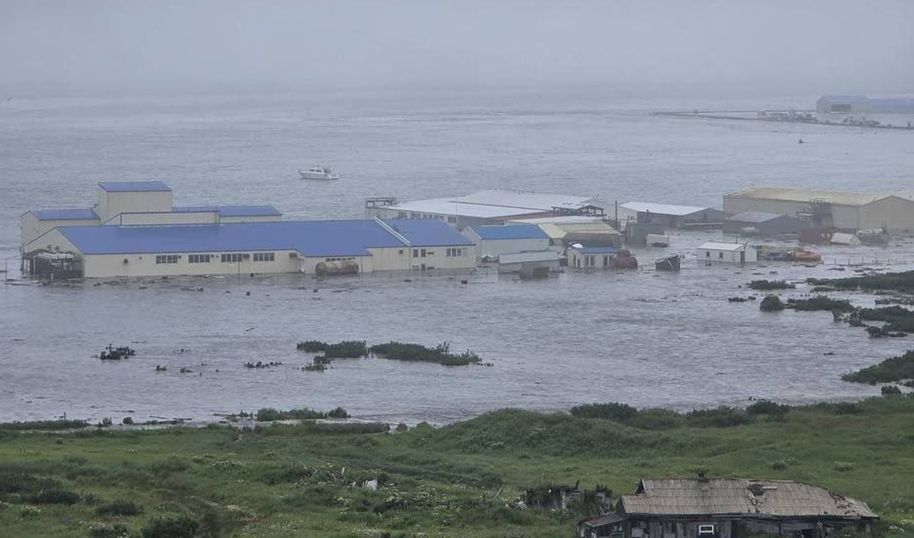 Rusya’da 8.8 büyüklüğünde deprem: İlk tsunami dalgaları kıyıya ulaştı