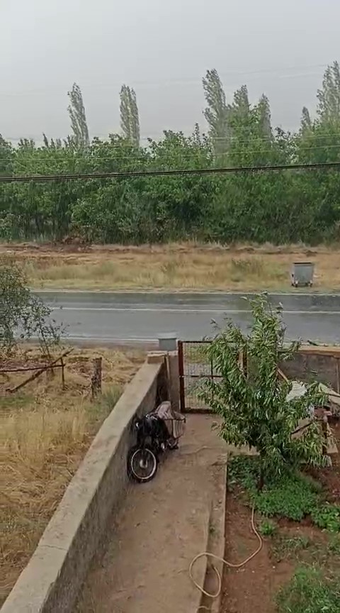 Konya’nın bir ilçesinde sağanak yağış bereketi! 