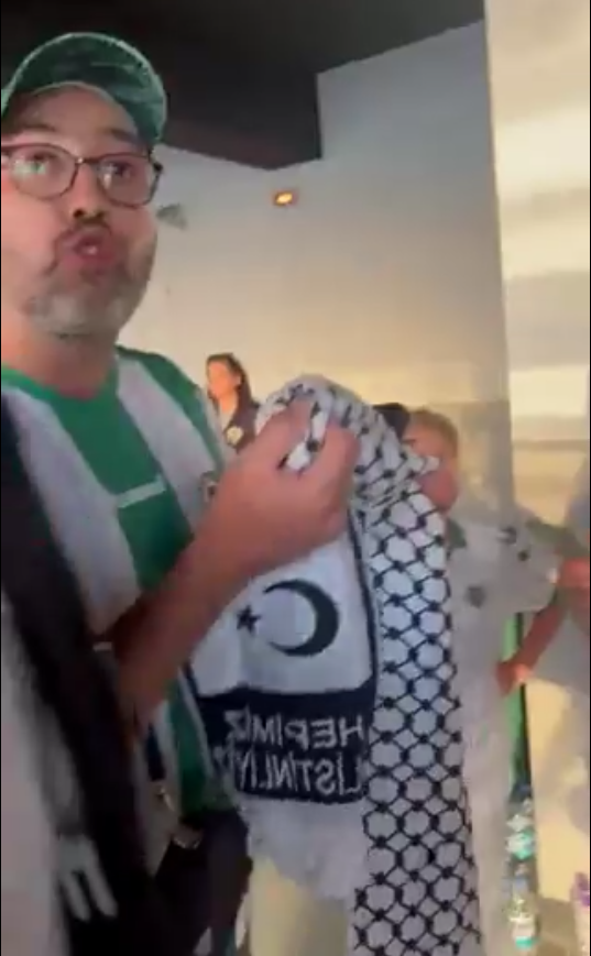 Konya’daki bu görüntüler tepki çekti! Maç öncesi Filistin atkısı krizi