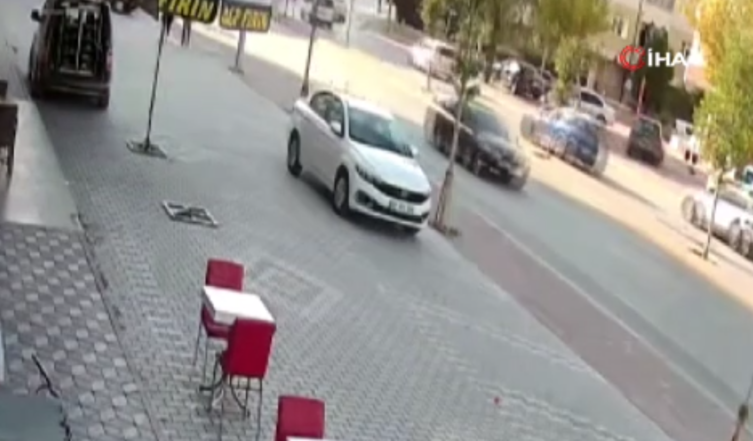 Konya’daki viraj esnafın kâbusu oldu! “Kapımızın önünde oturamıyoruz’’