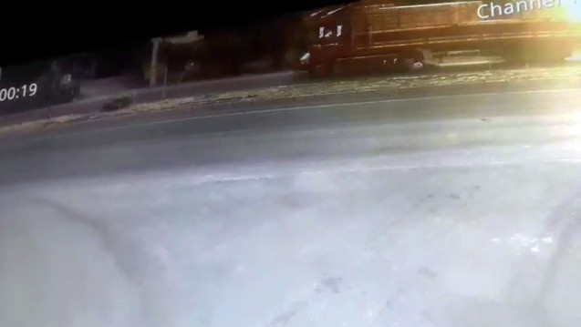 Adres Konya! Karşıya geçmeye çalışırken tır çarptı: O anlar böyle kaydedildi!