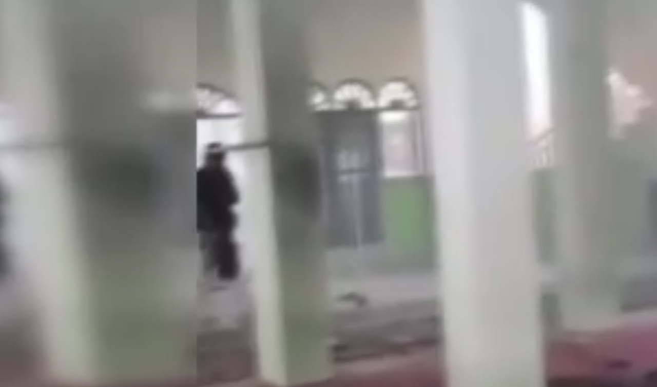 Camide cuma namazı sırasında patlama: 54 yaralı