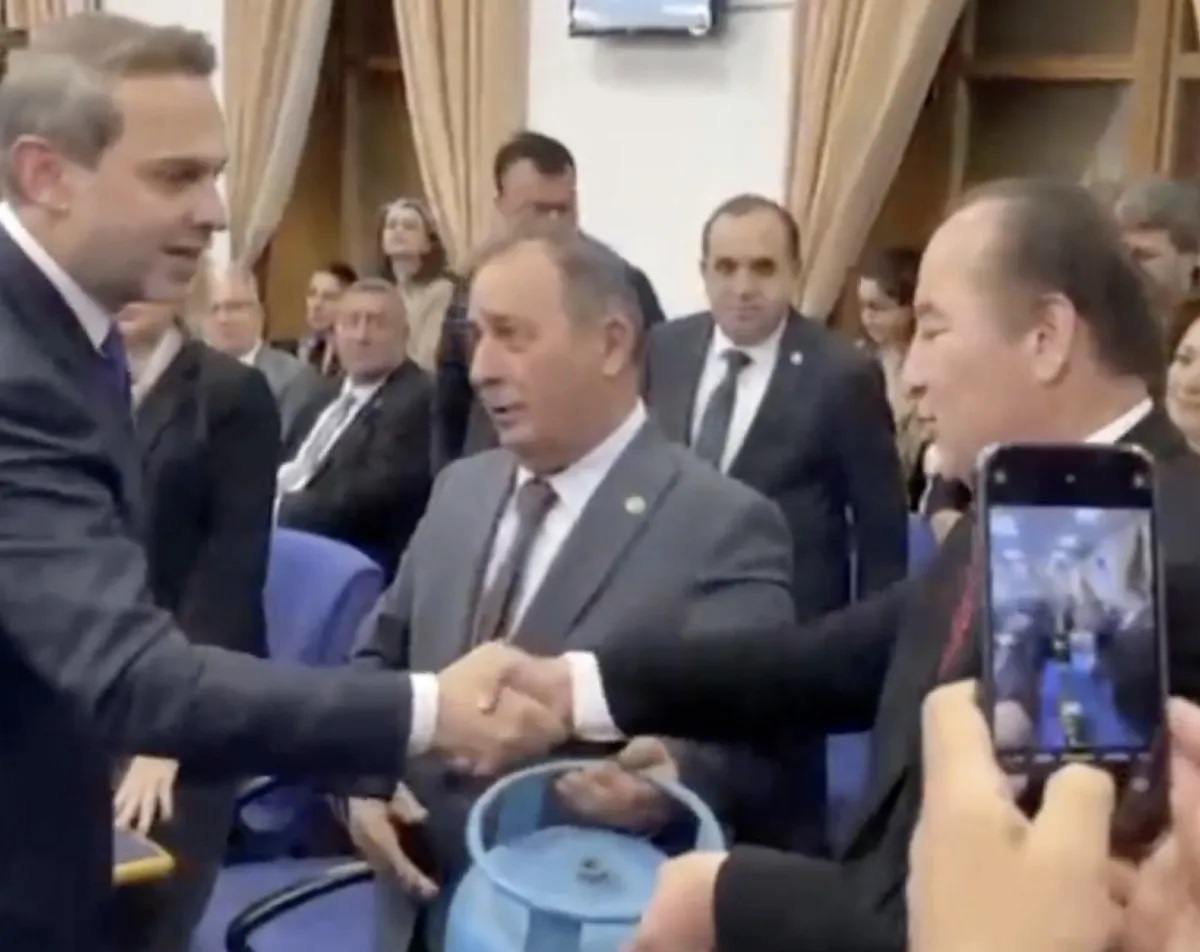 Alparslan Bayraktar’ın “Mutfakta tüp boş diyen’’ CHP’li vekile yanıtı gündem oldu