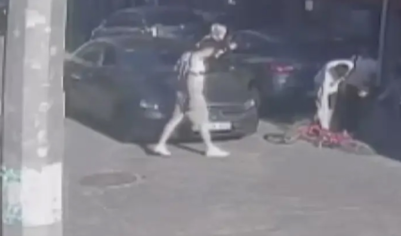 Bisikletini vermeyen 13 yaşındaki çocuğu, akranları bıçakladı