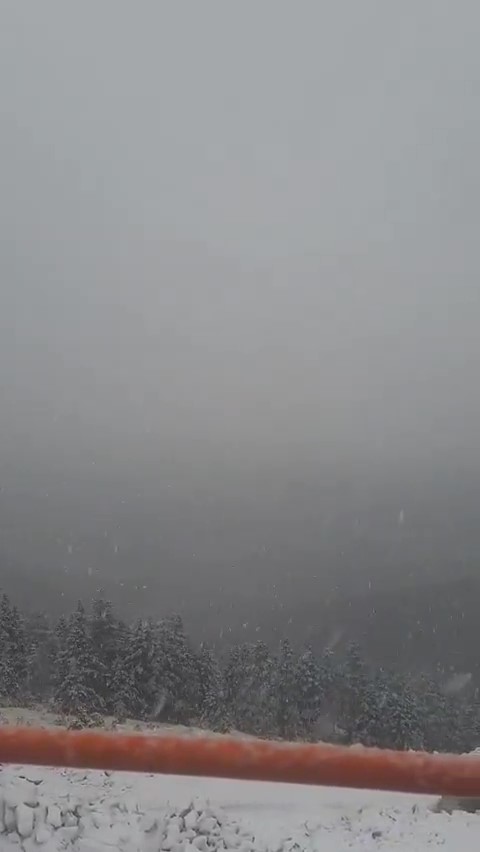 Konya’daki bir ilçeye lapa lapa kar yağıyor! 