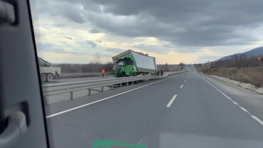 Konya-Afyon yolunda tır ve kamyon çarpıştı