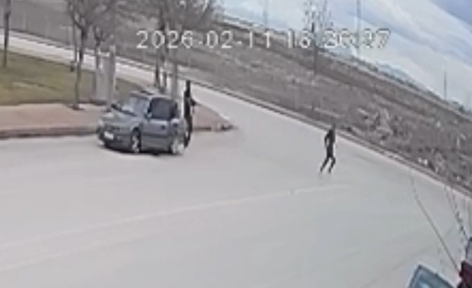 Konya’da arabasını boyatmasında yardım eden arkadaşına av tüfeği ile saldırdı: O anlar kamerada