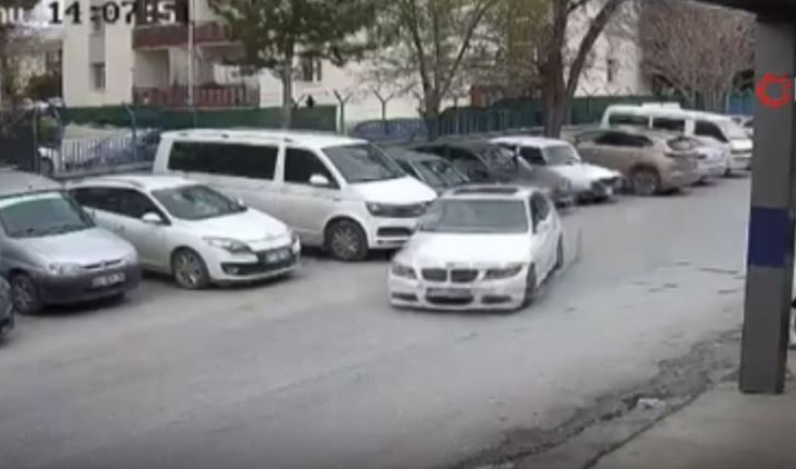 Konya’da drift atan otomobil kaza yaptı: O anlar kamerada