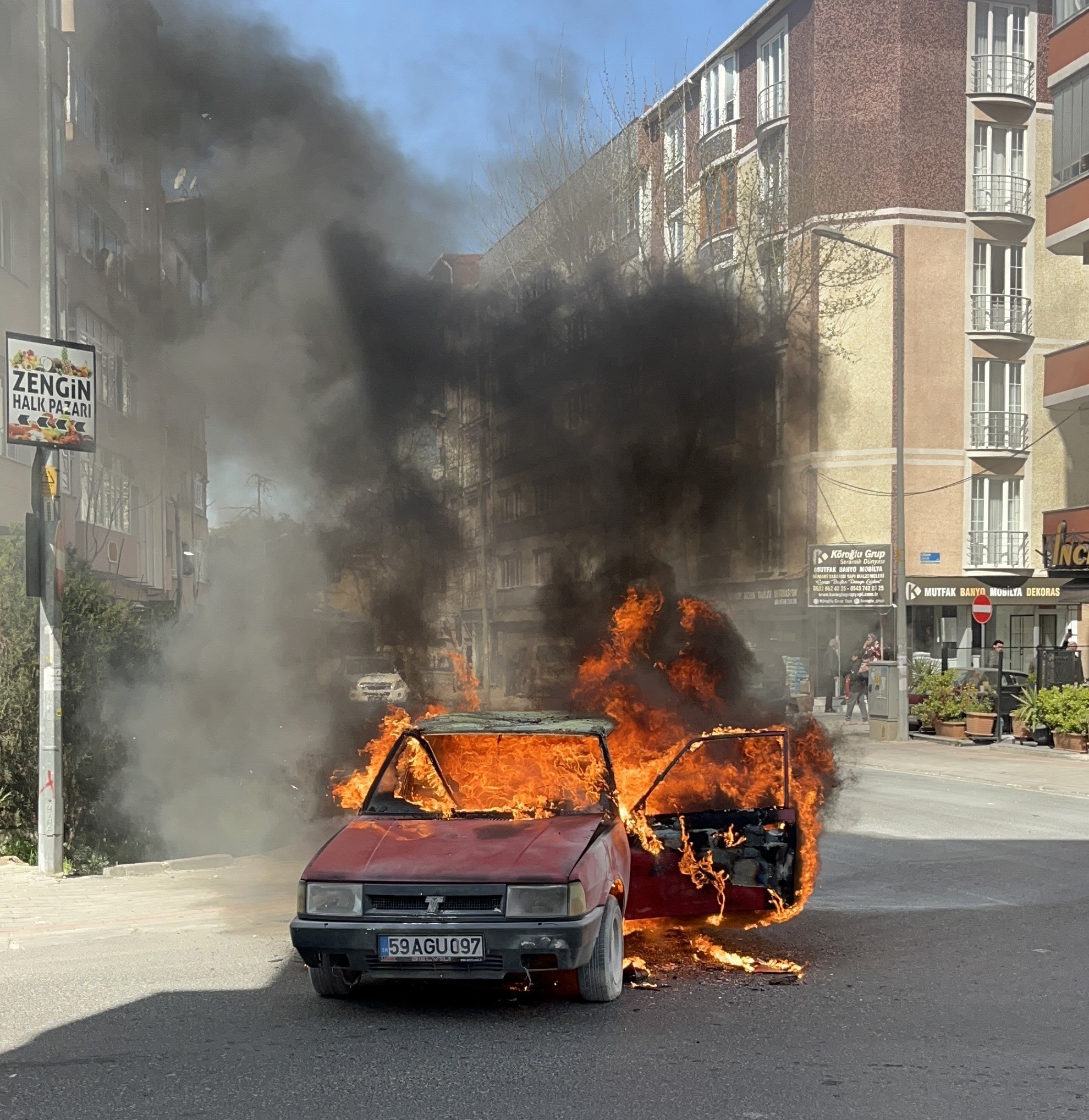 Korku dolu anlar: LPG’li otomobil alev topuna döndü
