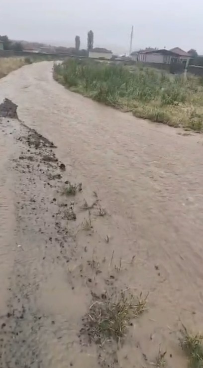 Konya’nın o ilçesinde kuvvetli yağış sele dönüştü