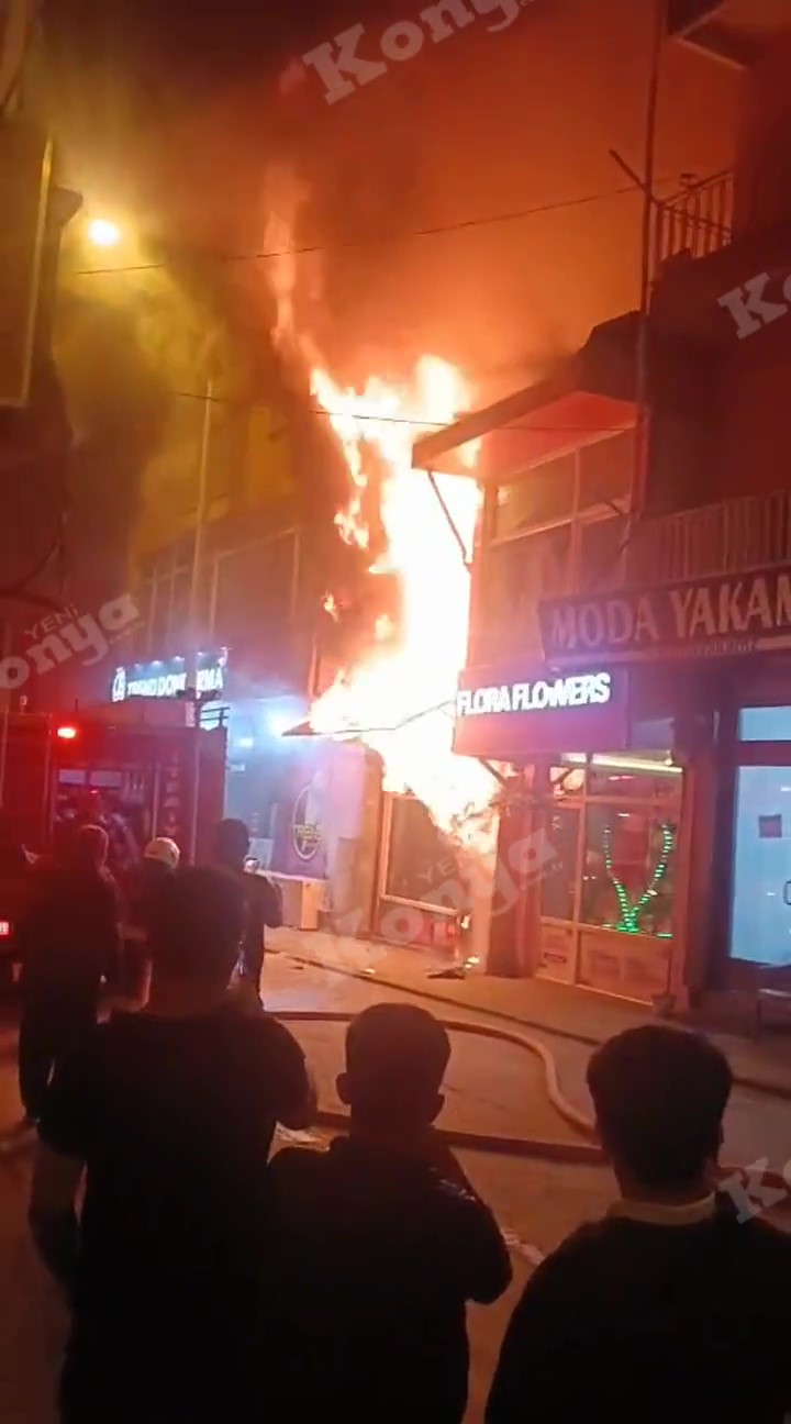 Konya’da gece yarısı yangın paniği! Alevler bir anda yükseldi