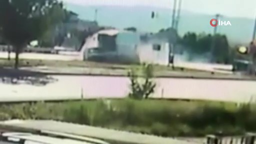 Konya-Isparta yolundaki feci otobüs kazası kamerada! Genç sürücü hayatını kaybetti 