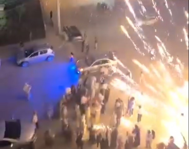 Nişan kutlamasında büyük panik: Havai fişek kalabalığın üzerine patladı