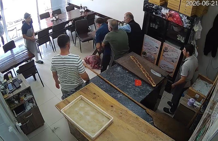 Konya esnafından hayat kurtaran müdahale! Boğulma tehlikesi geçiren müşteriyi böyle kurtardı 
