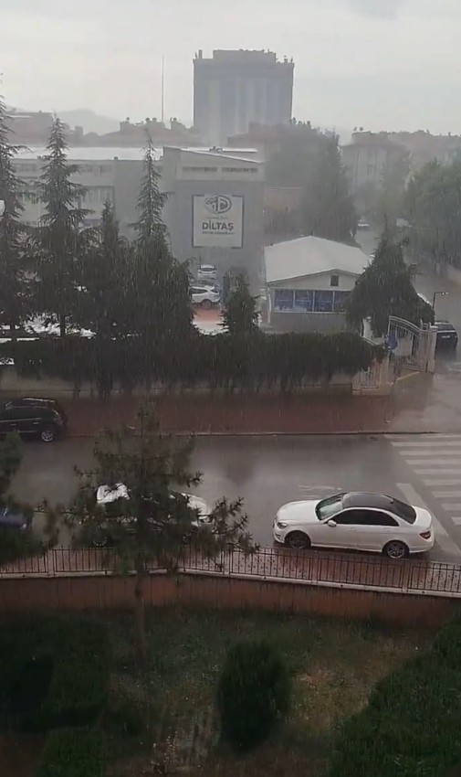 Konya’da gök gürültülü sağanak etkili oldu 2