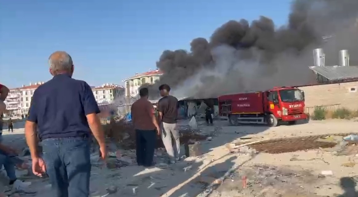 Konya’da TOKİ şantiyesinde korkutan yangın