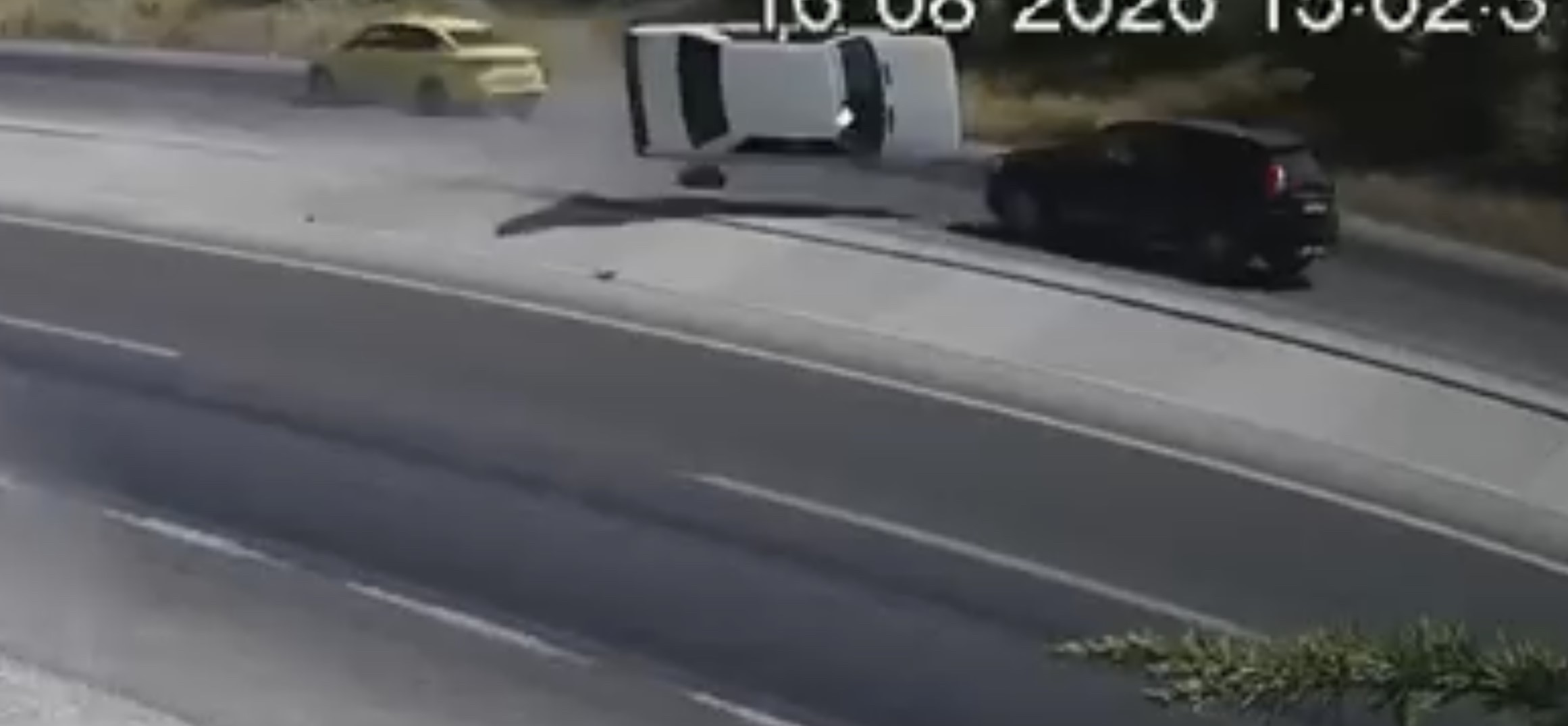 Konya’daki ölümlü kazanın görüntüleri ortaya çıktı: Otomobil havalanıp karşı şeride uçtu