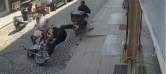 Konya’da film gibi motosiklet hırsızlığı! Şüpheliler sahibine çarpıp kaçtı: O anlar kamerada
