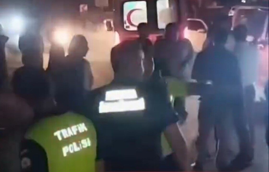 Konya’da otomobil takla attı: 2 kişi araçta sıkıştı