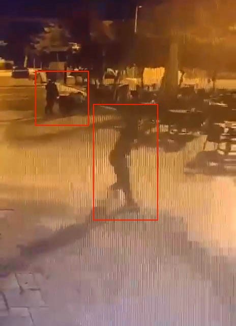 Belediyeye ait kafeye silahlı saldırı kamerada