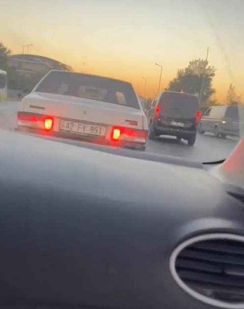 Konya trafiğinde tansiyon yükseldi! Tartışma kazayla sonuçlandı: İşte o anlar