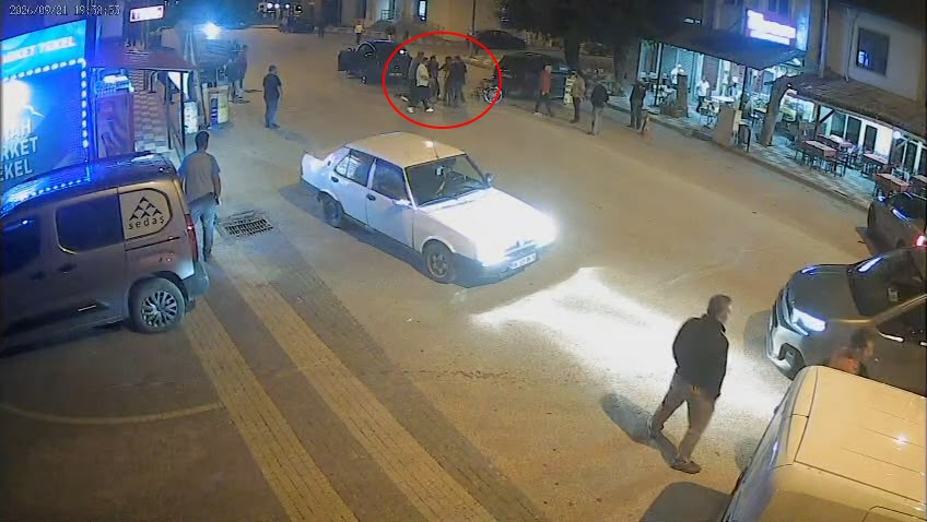 64 yaşındaki adamı araçtan indirip darp ettiler!