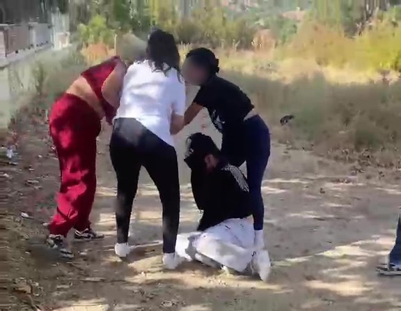 Dehşete düşüren akran zorbalığı: Darp ettiler, saçından tutup sürüklediler! 3 lise öğrencisi gözaltına alındı