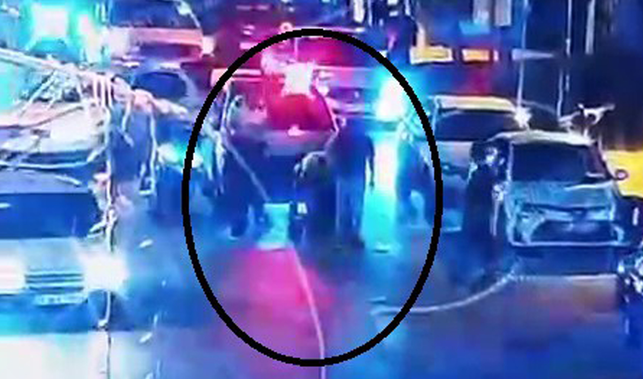 Boğazına yemek kaçan vatandaşın imdadına polis yetişti