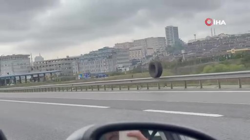 Tırda kopan lastik özgürlüğünü ilan etti	